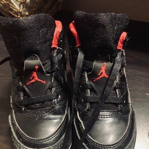 KIDS JORDANS